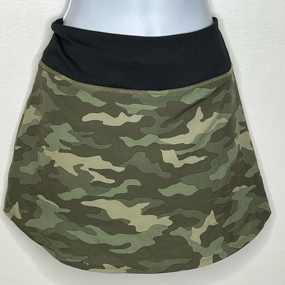 PINK Victoria's Secret Dresses & Skirts - Pink Victoria’s Secret Camo Skort athletic Sz Medium